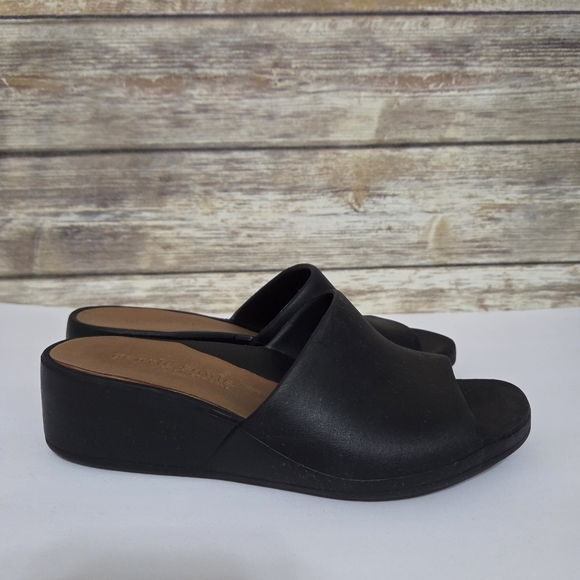 Gentle Souls by Kenneth Cole Gisele Wedge Slide Sandals Black Size 7 - Picture 2 of 15